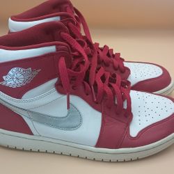 Jordan 1 Retro
Silver Medal   Size 9