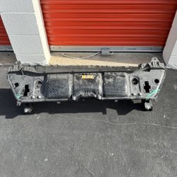 2020-2023 MERCEDES BENZ GLE350 GLS-CLASS FRONT UPPER RADIATOR SUPPORT BRACKET ORIGINAL OEM NICE SHAPE