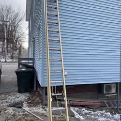 28ft Extension Ladder With V Rang And Cable Hooks