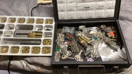 Home Rekeying Kit  For Rekeying Deadbolts And Door Knobs 75.00 All Tools And Tumblers And Springs You Can Rekey Over 100 Locks Or Door Knobs With This