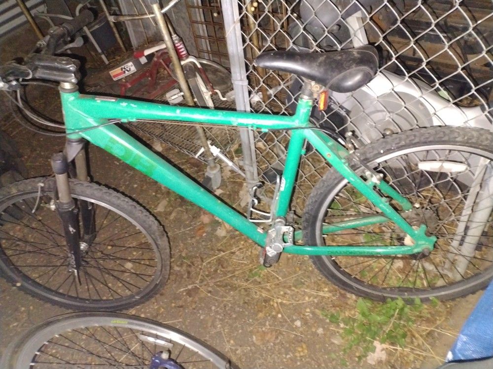 Diamond Back Responses 21 Speed Mountain Bike