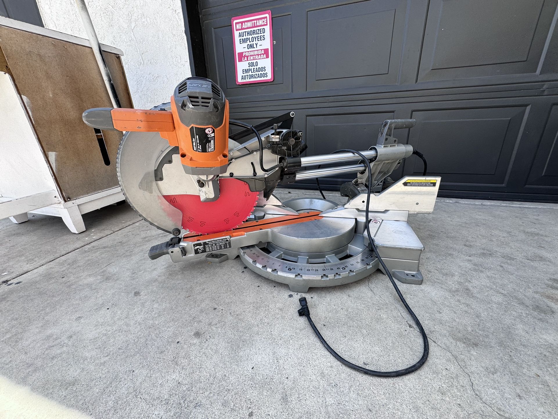 Sliding miter saw 12in