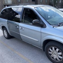 2005 Chrysler Town & Country