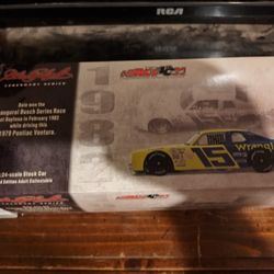 Dale Earnhardt 1:24 Scale Stock Car 