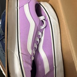 Purple vans size 9, in women’s nine in women’s