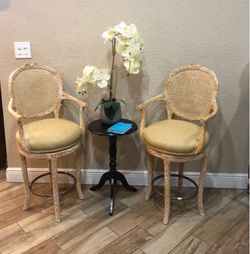 Andre" French Country faux bois rope-twist design swivel bar stool featuring a woven cane backrest.