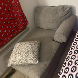 Love Seat (Best Offer)