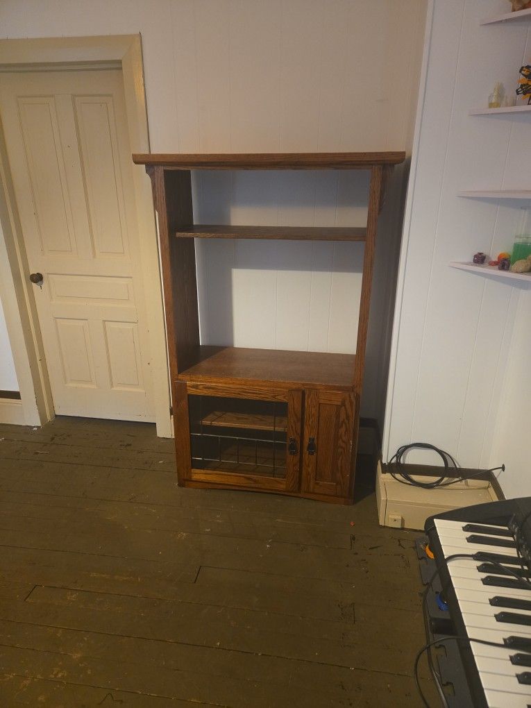 Medium sized Entertainment Center
