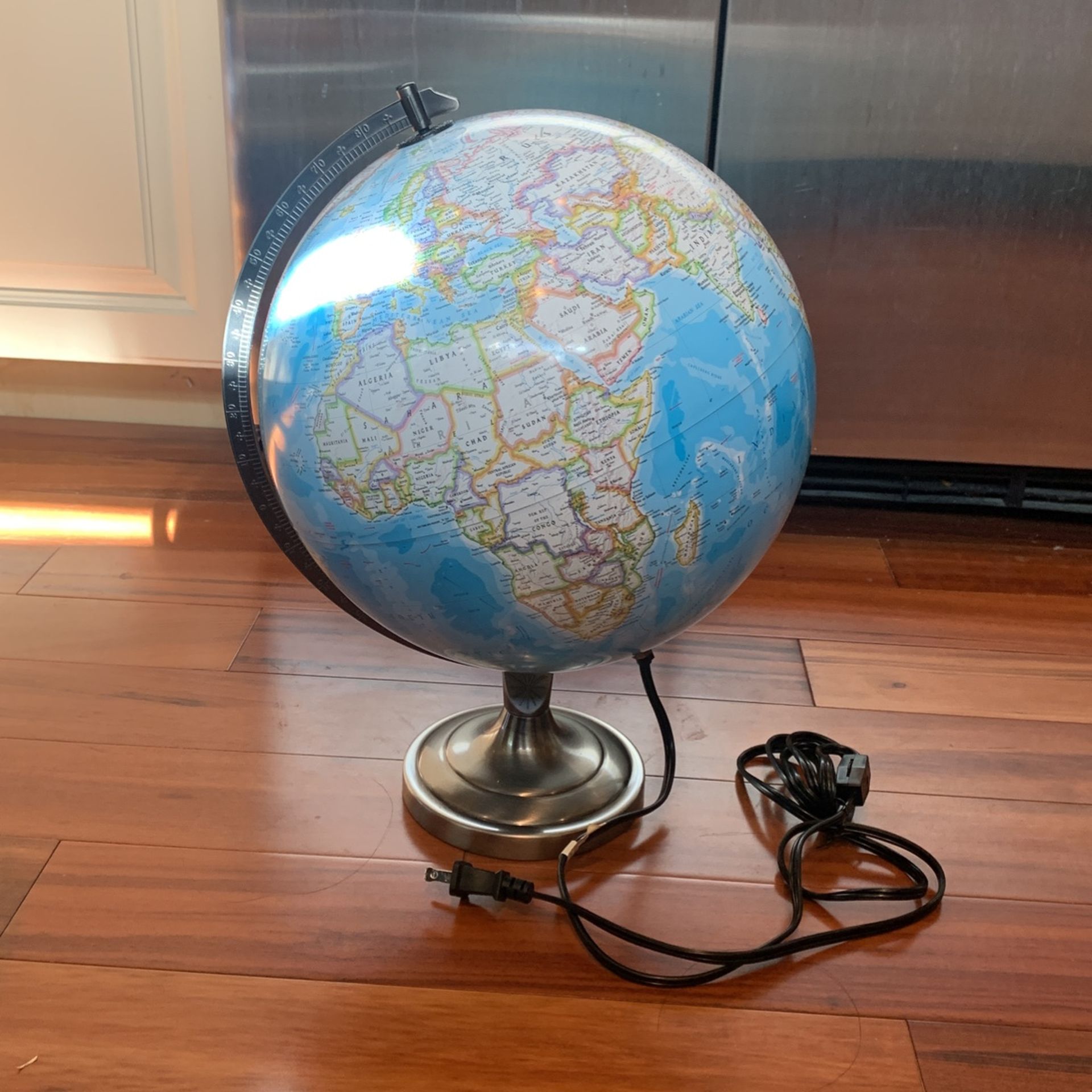 National Geographic Illuminated World Globe