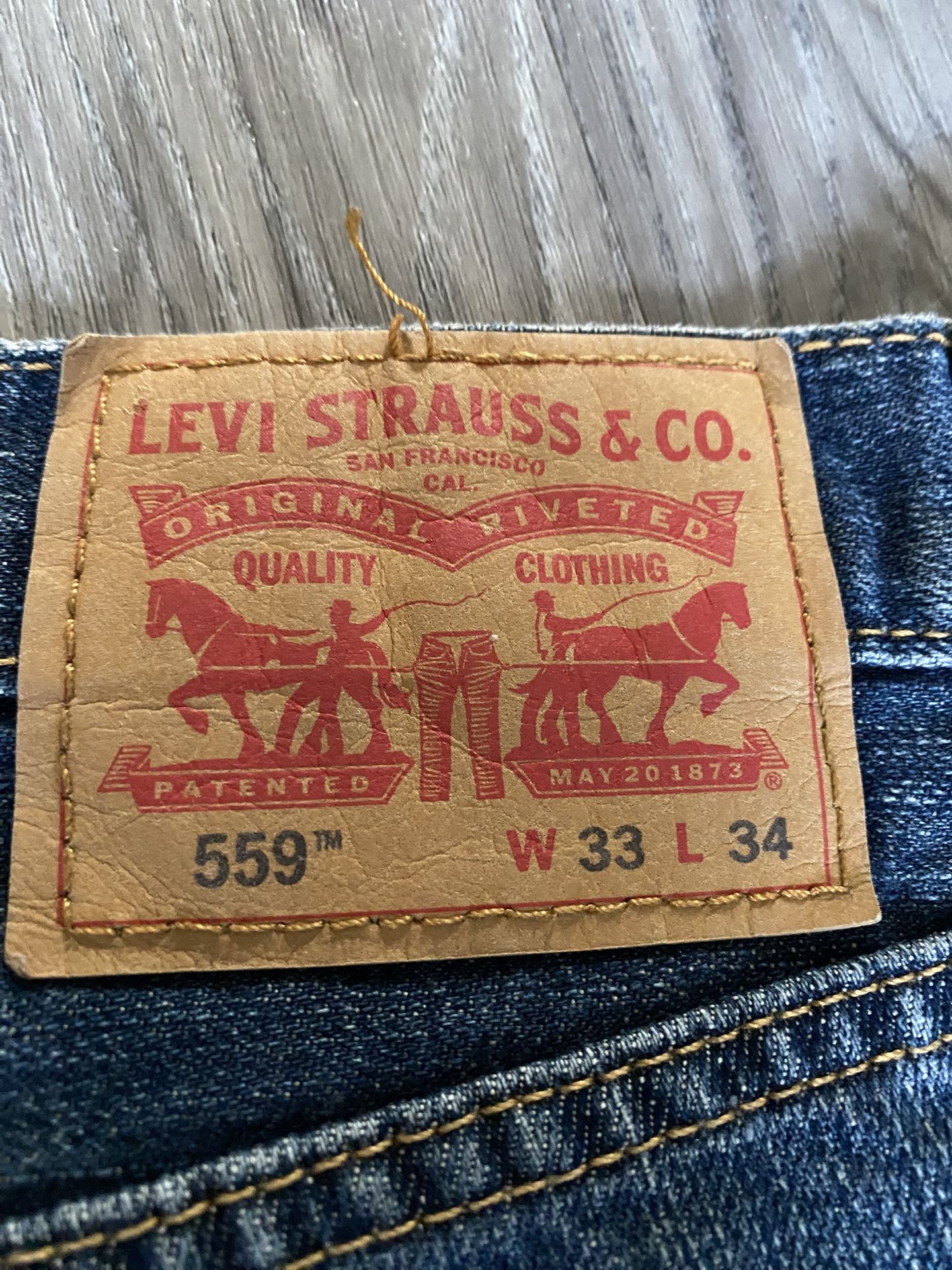 Mens 33x34 Levis 559 Jeans.