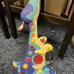 Play Signing Guitar 