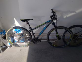 2 bikes male gt and schwinn