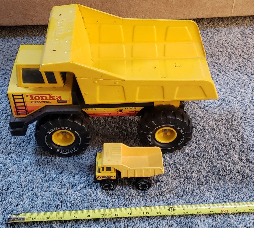 Vintage Tonka Dump Trucks - Nice condition! (Large one is metal) $25 OBO