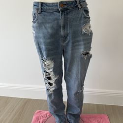 American Eagle Very Distressed Mom Jeans Light Blue Rinse Size 14