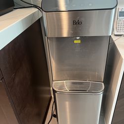Like new Brio Moderna self cleaning bottom loading safe non toxic water dispenser/cooler/heater