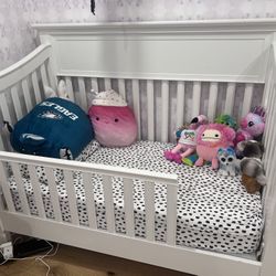 Pottery Barn Larkin 4 in 1 crib for sale