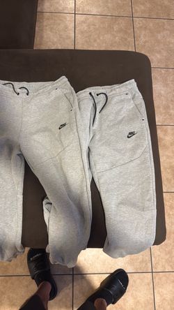 Nike Tech Fleece Sweatpants – 2 Pairs