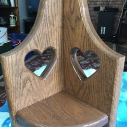 Small corner wall shelf with hearts