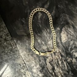 14k bracelt 8 inches