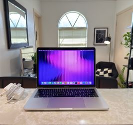 2017 MacBook Pro 13-inch (8GB RAM, 256GB SSD)