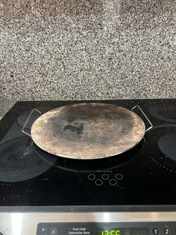 Round Pizza Stone with Metal Handles