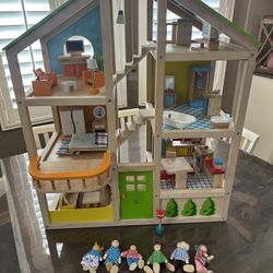 WOODEN DOLL HOUSE 
