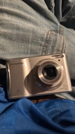 Olympus FE-47 Digital Compact Camera