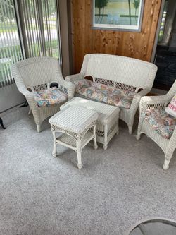5 Piece white wicker set