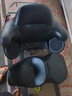 Harley King pack rear seat/ speakers