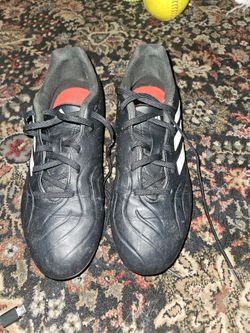 Boys sport cleats size 6