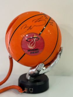 Dwayne Wade Signed Basketball Telephone Extremely Rare 🔥 🔥 🔥  Certificate of Authenticity
