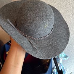 Dos Sombreros De Niña 