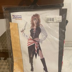 Woman Pirate Halloween Costume 