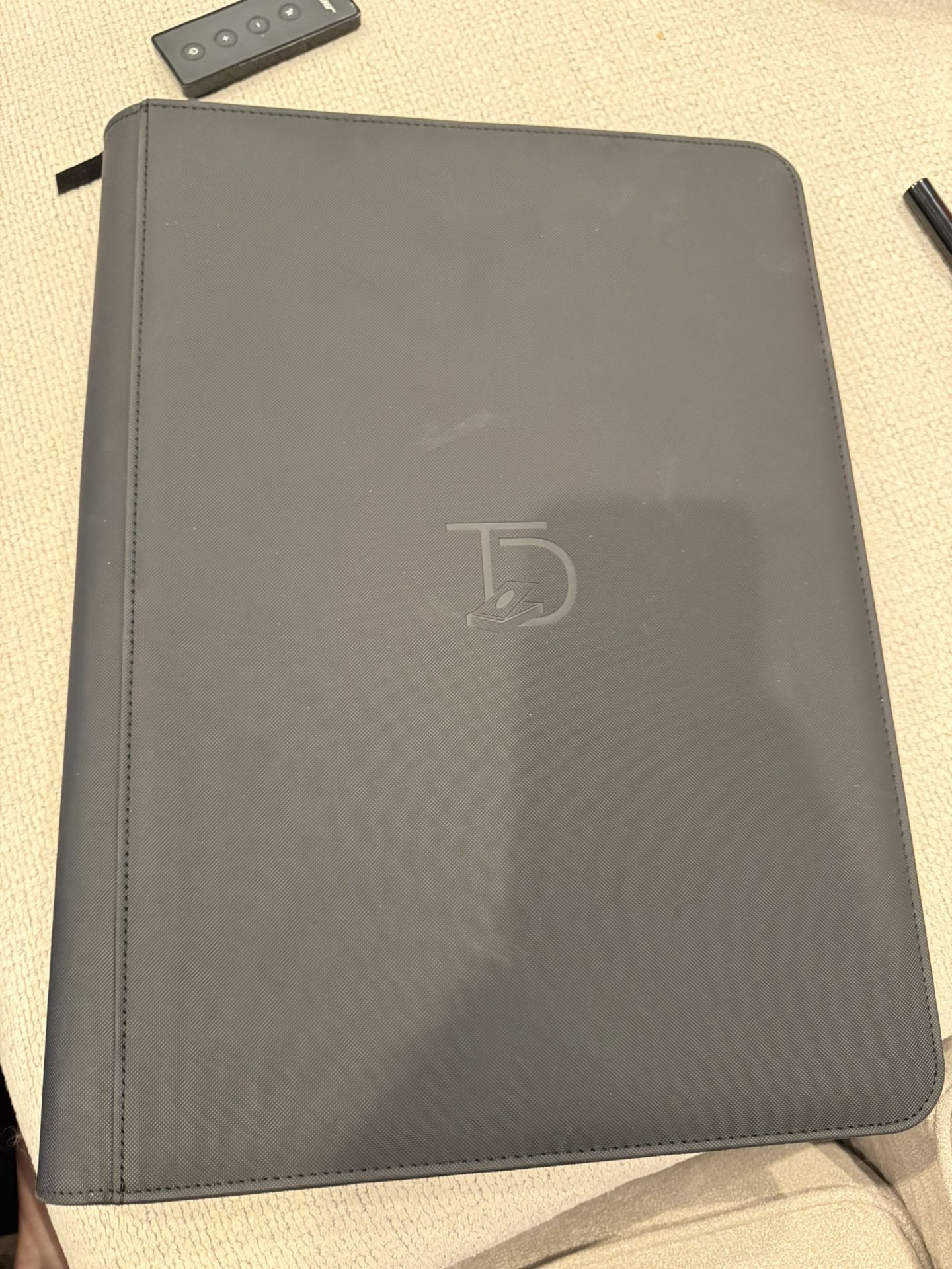 Top deck 16 Slot Binder Like New