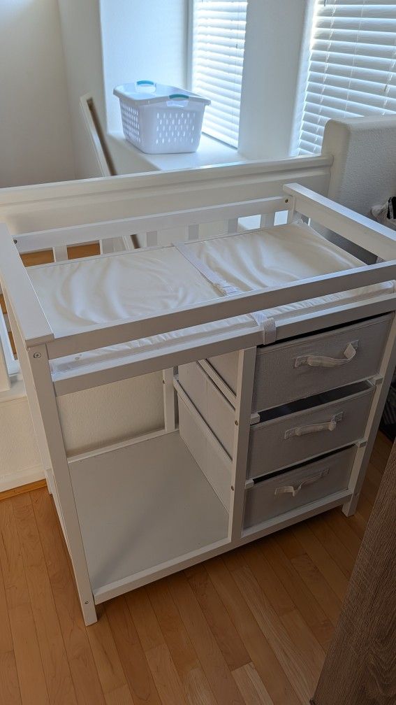 Baby Changing Table w/ 3 Drawers And Hamper