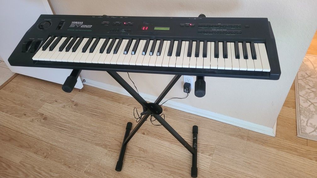 Yamaha SY22 Synthesizer and stand
