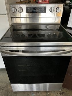 Stainless Steel Oven With Built In Air Fryer And Conventional Heating 