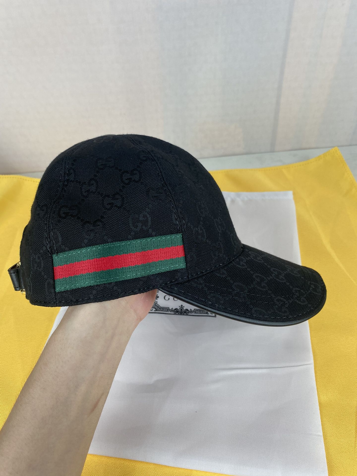 Gucci brown hat with striped logo M size baseball cap