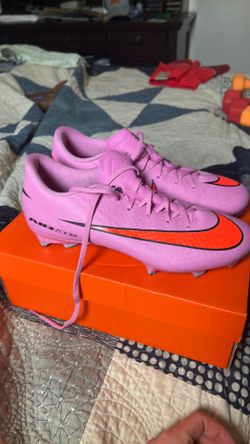 Nike Mercurial Women’s size 7.5 Cleats Pink and Orange