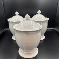 SOUTHERN LIVING Gallery Collection White Cookie Jar 8.5" Tall x 6.25" X 3!!!!!