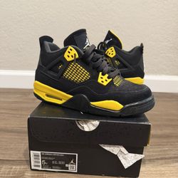 Jordan 4 Retro Thunder