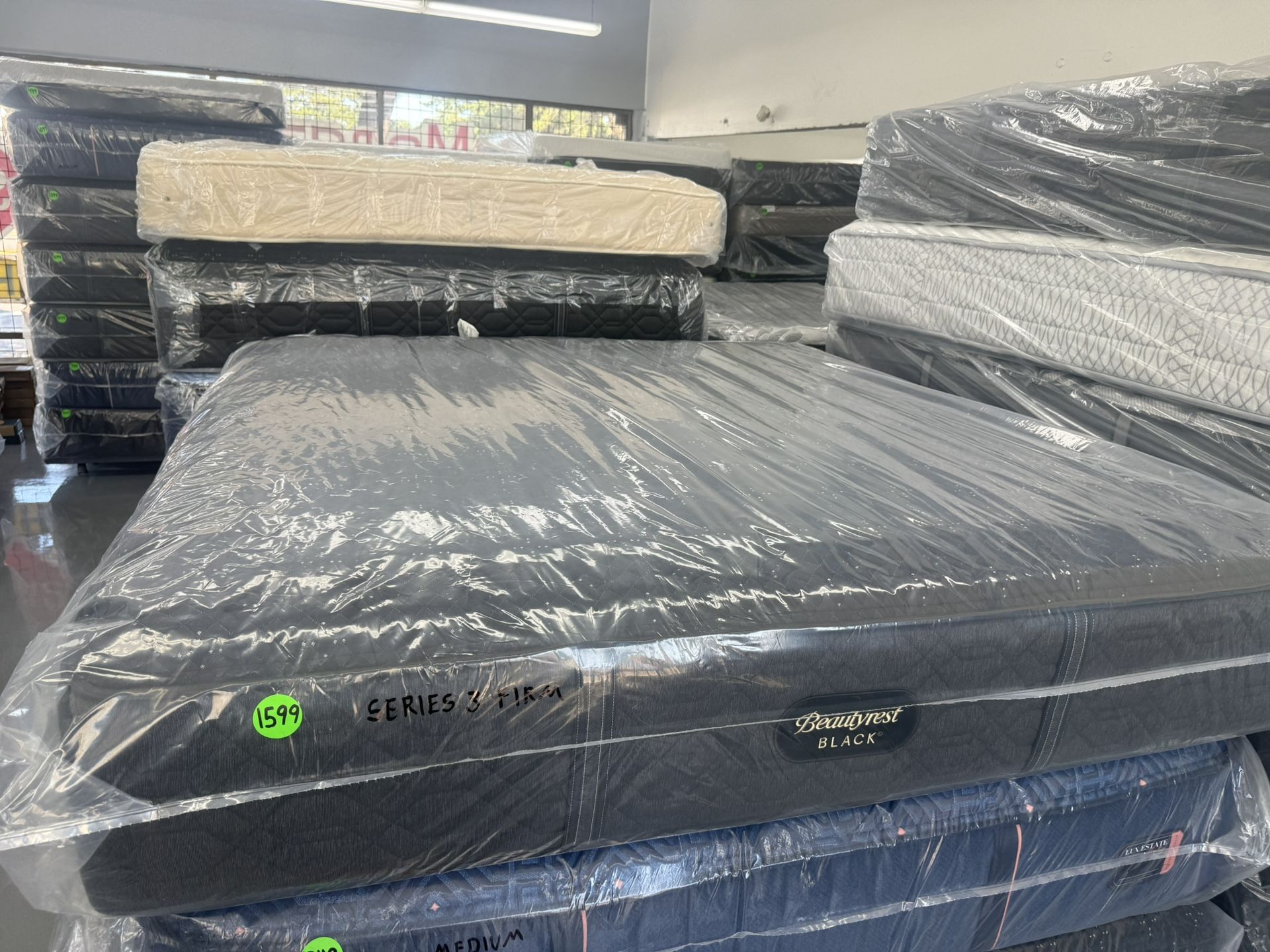 KING SIZE SIMMONS BEAUTYREST BLACK SERIES 3 (FIRM) MATTRESS & BOX SPRINGS BED SET