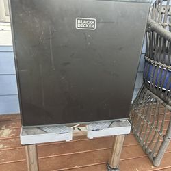 Mini Refrigerator & Stand Black and Decker