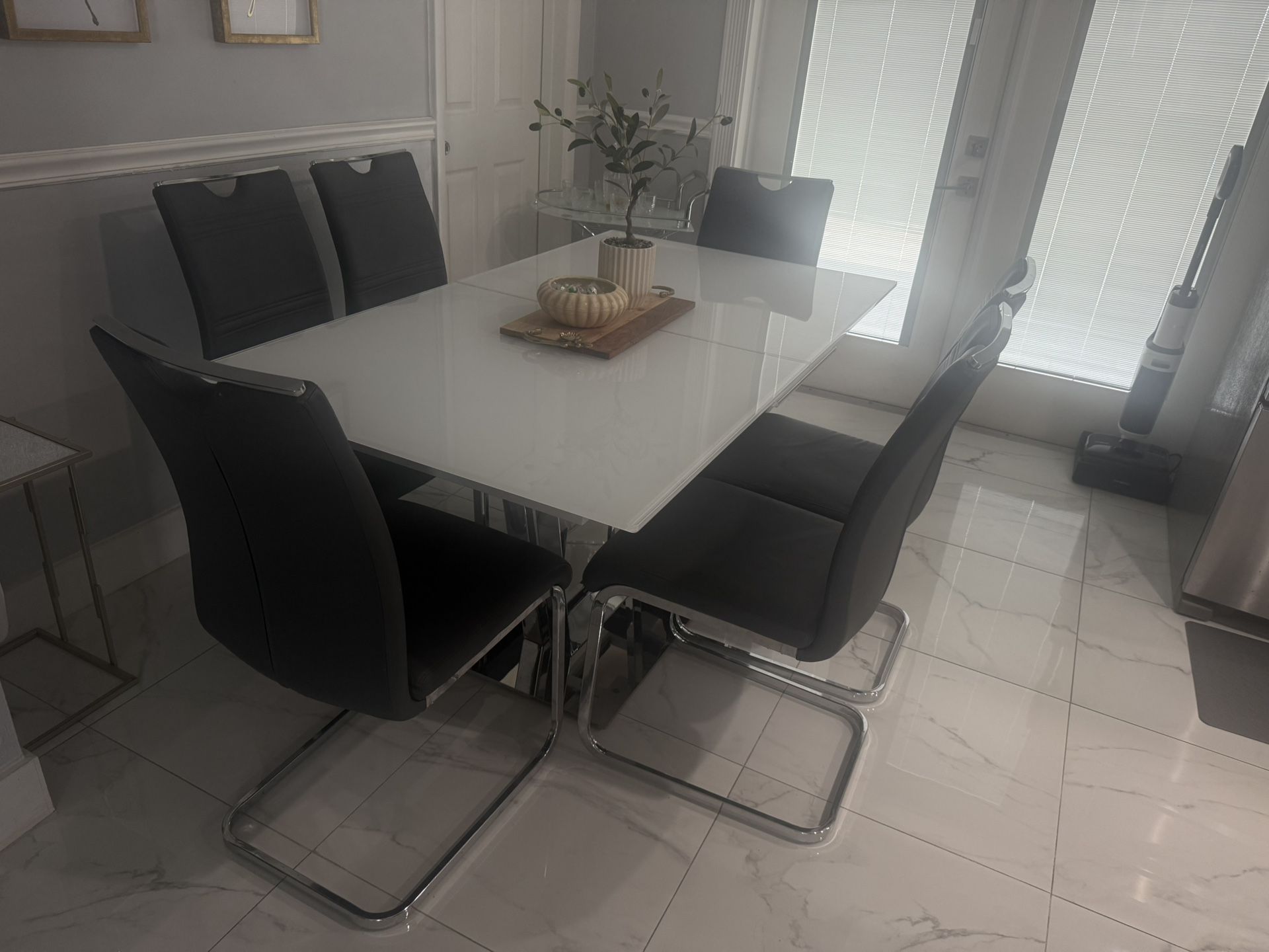 Dinning Table With 6 Chairs