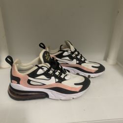 Women's Nikes Size 7