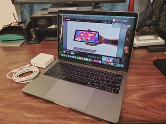 Apple MacBook Pro Laptop 17