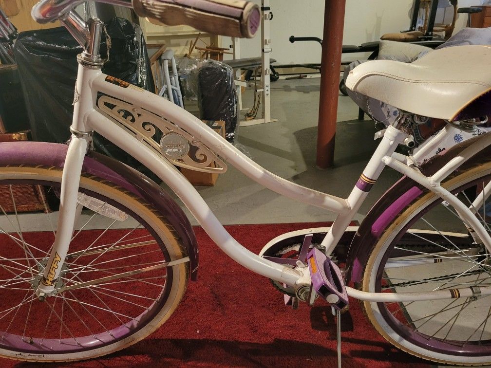 Woman's Huffy Beach Cruiser