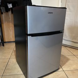 Galanz 3.1 Cu ft Two door mini fridge with freezer.