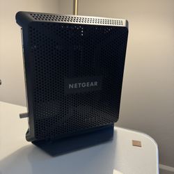 NETGEAR - Nighthawk AC1900 Router with DOCSIS 3.0 Cable Modem - Black