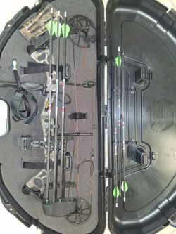 Compound Bow with Arrows and Hard Case